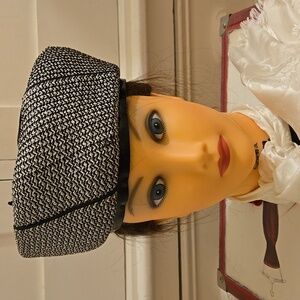 Evelyn Varon vintage black and white pillbox hat 👒